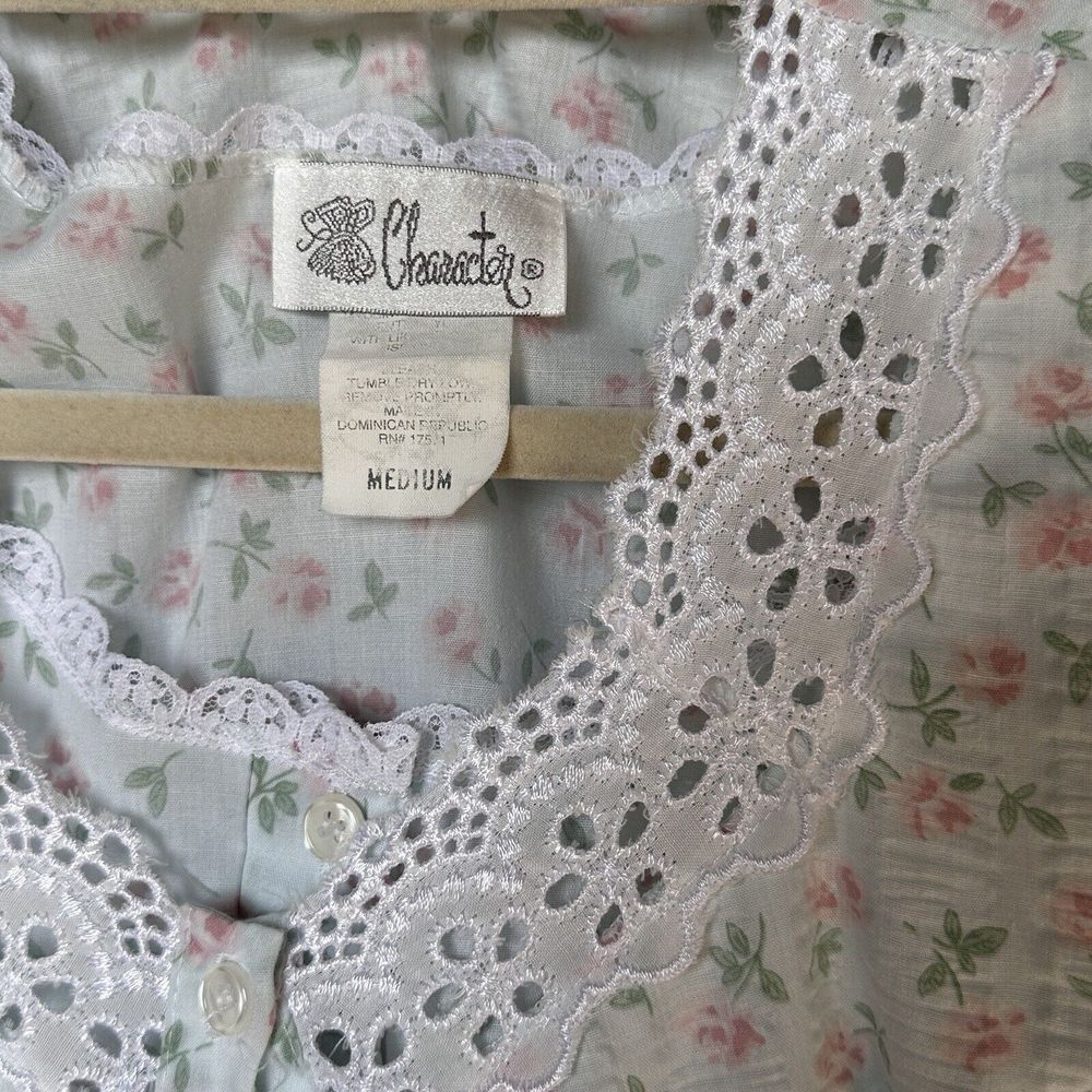 Floral Lace Women's Robe - Picture 4 of 12
